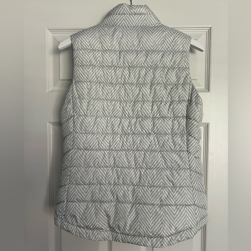 GAP Quilted Puffer Vest - Picture 4 of 6
